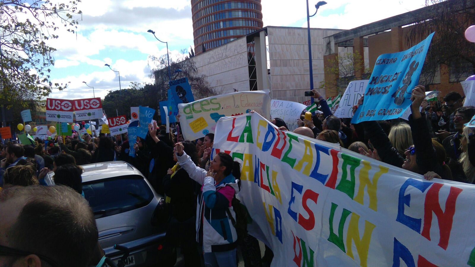 Concentración ante Consejería de Educación por las modificaciones en el Decreto Infantil 0-3